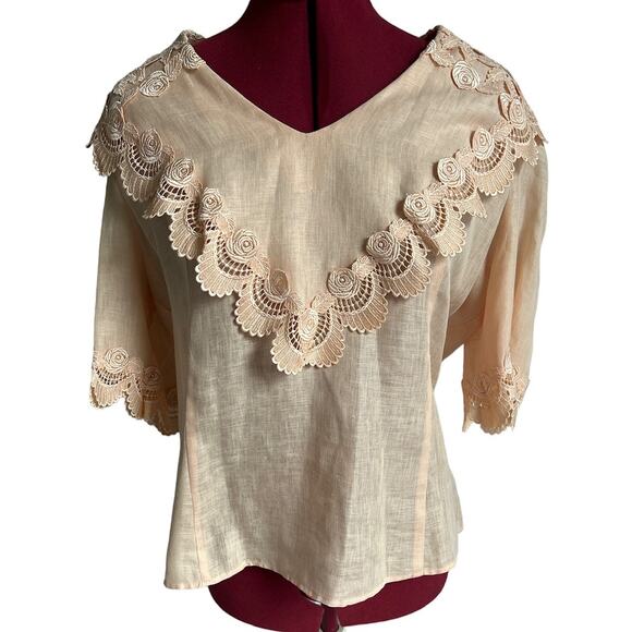 Cloak of Many Colors Tops - Cloak of Many Colors Vintage Sz 12 Folded Collared Rose Embroidered Blouse Peach